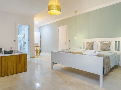  gece  -  Kasım
  | Kaş Yeniköy’de Deniz Manzaralı, Jakuzili Balayı ve Aile Villası – 4 Kişilik Tatil İçin İdeal Seçim